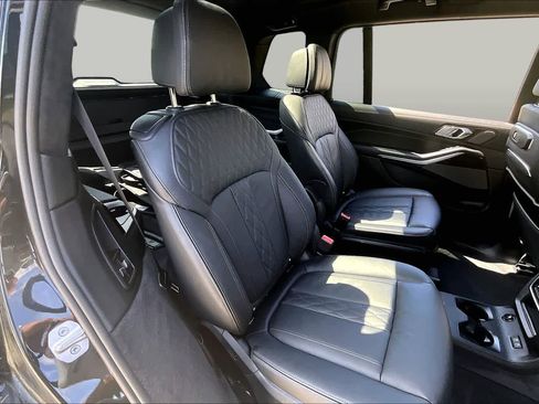 Used 2026 BMW X7 xDrive40i w/ M Sport Package AWD/4WD image 19
