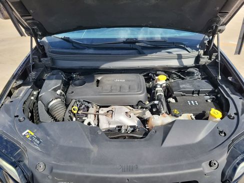 Used 2019 Jeep Cherokee Limited AWD/4WD image 17