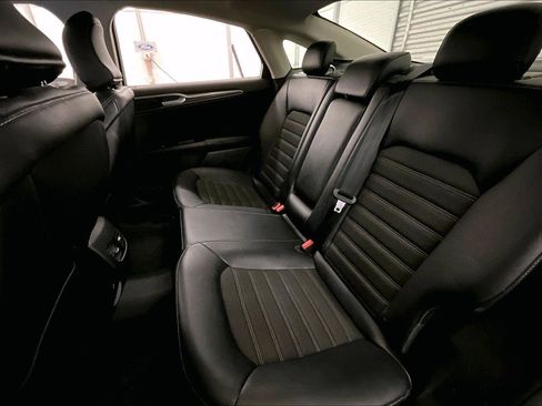 Used 2017 Ford Fusion SE w/ Equipment Group 201A image 25