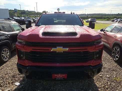 Used 2024 Chevrolet Silverado 2500 Custom w/ Custom Value Package AWD/4WD image 2