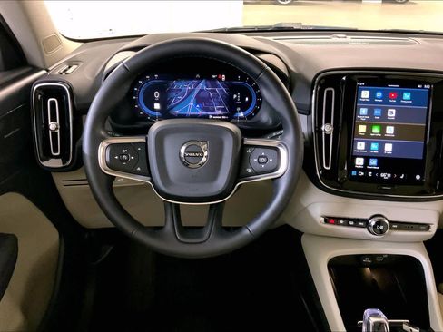 Used 2023 Volvo XC40 B5 Ultimate w/ Protection Package Premier image 6