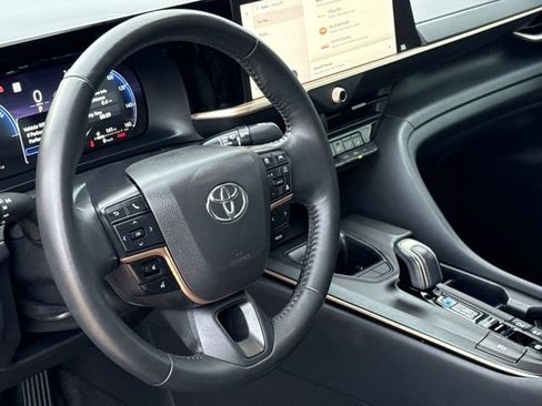 Used 2023 Toyota Crown AWD/4WD image 18