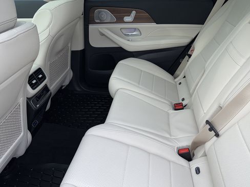 New 2026 Mercedes-Benz GLS 450 4MATIC image 38