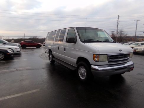 Used 2001 Ford E-350 and Econoline 350 XL image 4