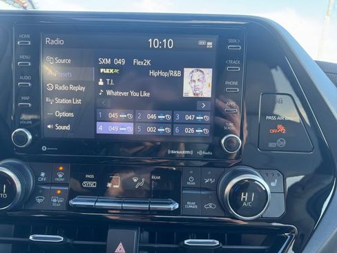 Used 2022 Toyota Highlander XLE image 38