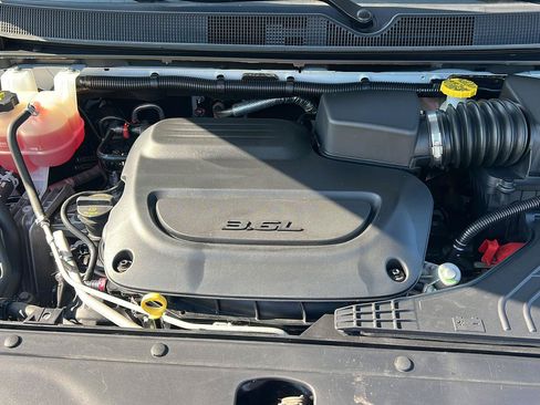 Used 2023 Chrysler Pacifica Touring-L FWD image 33