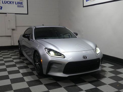 Used 2022 Toyota GR86 image 5