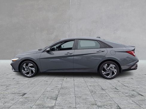 Certified 2025 Hyundai Elantra Sport FWD image 7