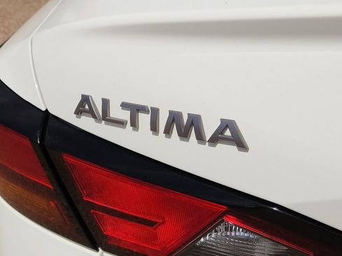 Used 2025 Nissan Altima 2.5 SV FWD image 8