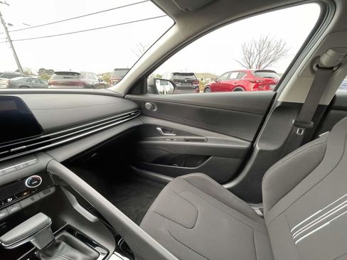 Used 2024 Hyundai Elantra Blue image 30