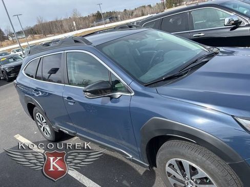 Used 2024 Subaru Outback Premium image 5