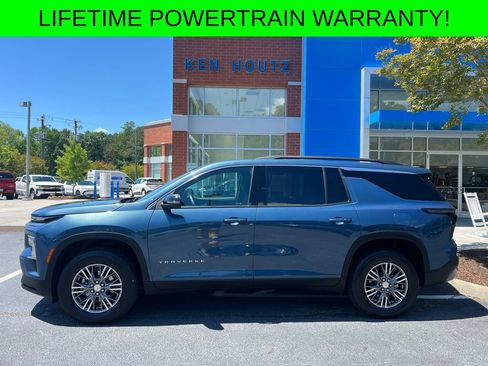Used 2025 Chevrolet Traverse LT FWD image 4
