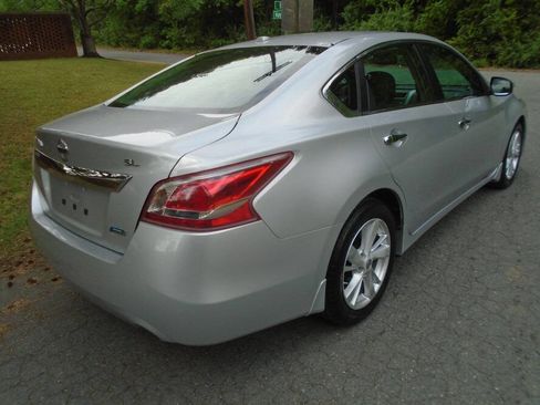 Used 2013 Nissan Altima 2.5 SL w/ Technology Pkg FWD image 5