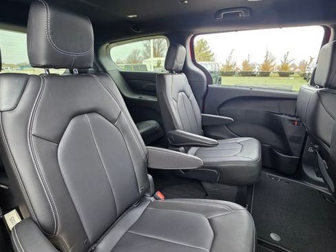 New 2026 Chrysler Pacifica Select w/ S Appearance Package image 15
