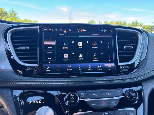 Used 2025 Chrysler Pacifica Limited FWD image 27