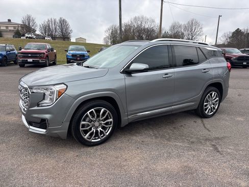 Used 2024 GMC Terrain Denali w/ Denali Premium Package image 2