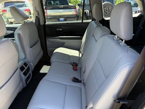 Used 2016 Honda Pilot Touring image 14