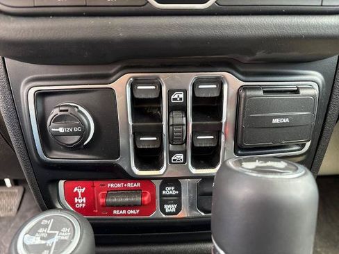 Used 2025 Jeep Wrangler Unlimited Rubicon AWD/4WD image 20