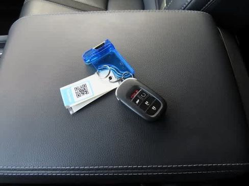 Certified 2023 Honda Pilot Touring image 31