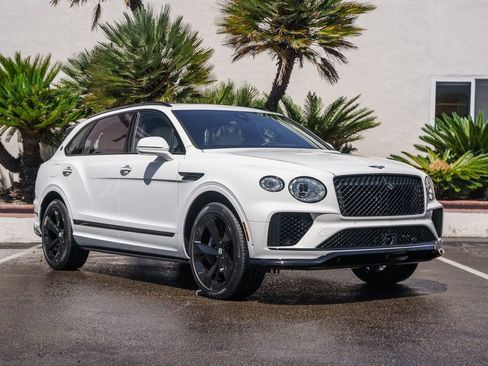 Used 2025 Bentley Bentayga Extended Wheelbase AWD/4WD image 33