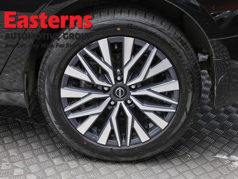 Used 2023 Nissan Altima 2.5 SV w/ SV Premium Package AWD/4WD image 8