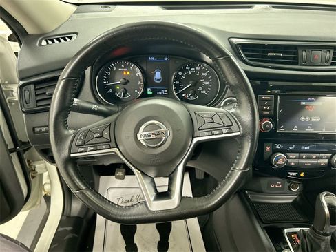 Used 2018 Nissan Rogue SV image 4