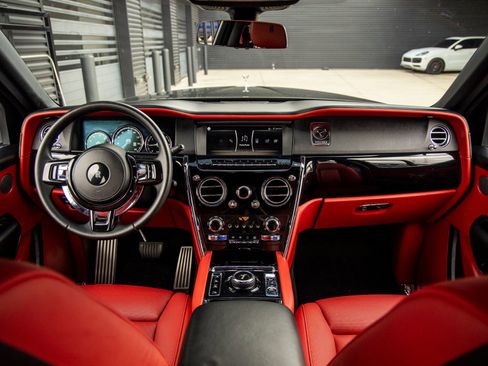 Used 2021 Rolls-Royce Cullinan image 4