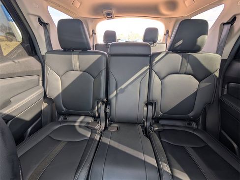 Certified 2025 Honda Pilot Touring image 24