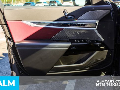 Used 2023 BMW 740i w/ Parking Assistance Package image 39