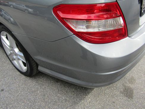 Used 2011 Mercedes-Benz C 300 4MATIC Sedan image 4