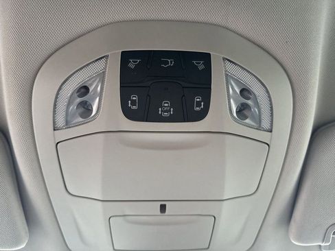 Used 2023 Chrysler Pacifica Touring-L FWD image 27