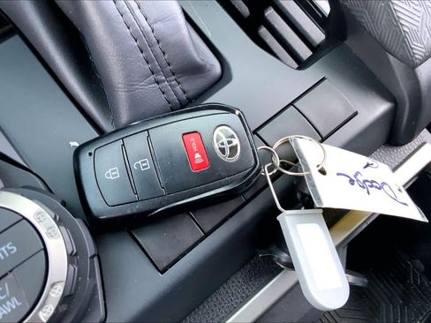 Used 2024 Toyota Tacoma TRD Off-Road image 14