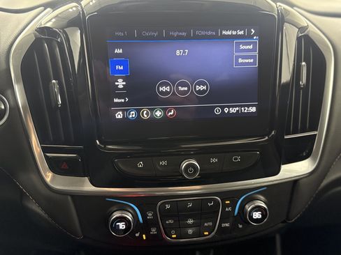 Used 2020 Chevrolet Traverse LT image 18