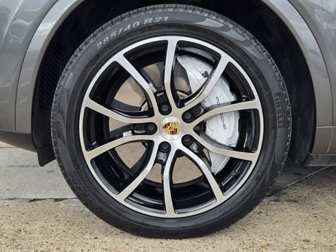 Used 2019 Porsche Cayenne Turbo image 7