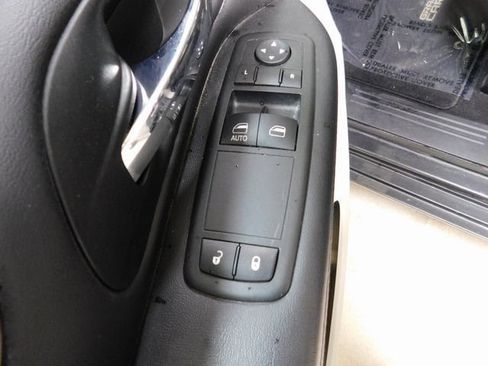 Used 2012 Dodge Grand Caravan SE image 21