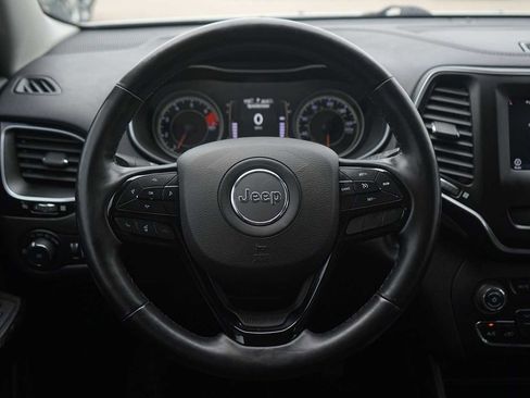 Used 2021 Jeep Cherokee Latitude Plus FWD image 16