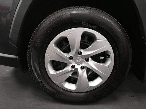 Used 2022 Toyota RAV4 LE AWD/4WD image 31