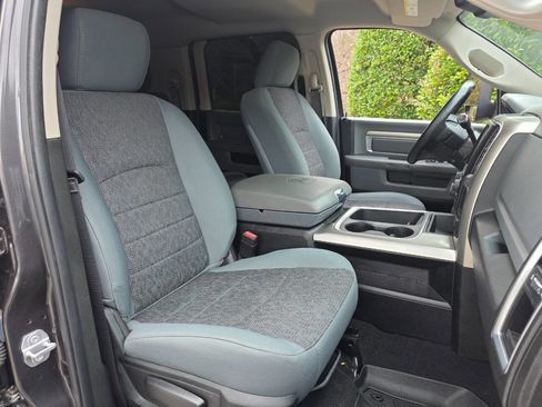 Used 2018 RAM 2500 SLT w/ Luxury Group image 34