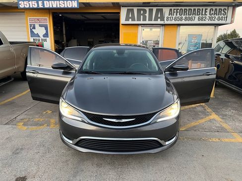 Used 2015 Chrysler 200 Limited FWD image 7