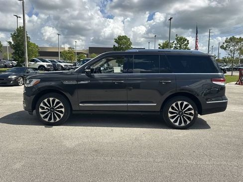 Used 2023 Lincoln Navigator Reserve RWD image 12