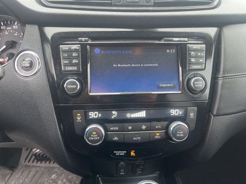 Used 2017 Nissan Rogue SL w/ SL Premium Package image 16