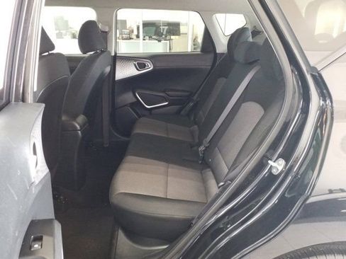 Used 2023 Kia Soul LX w/ LX Technology Package FWD image 13