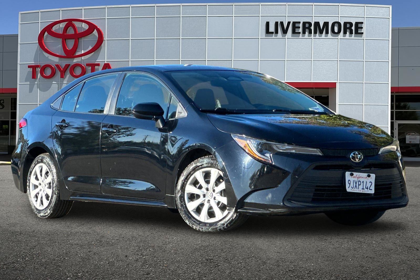 Used 2024 Toyota Corolla LE FWD image 2