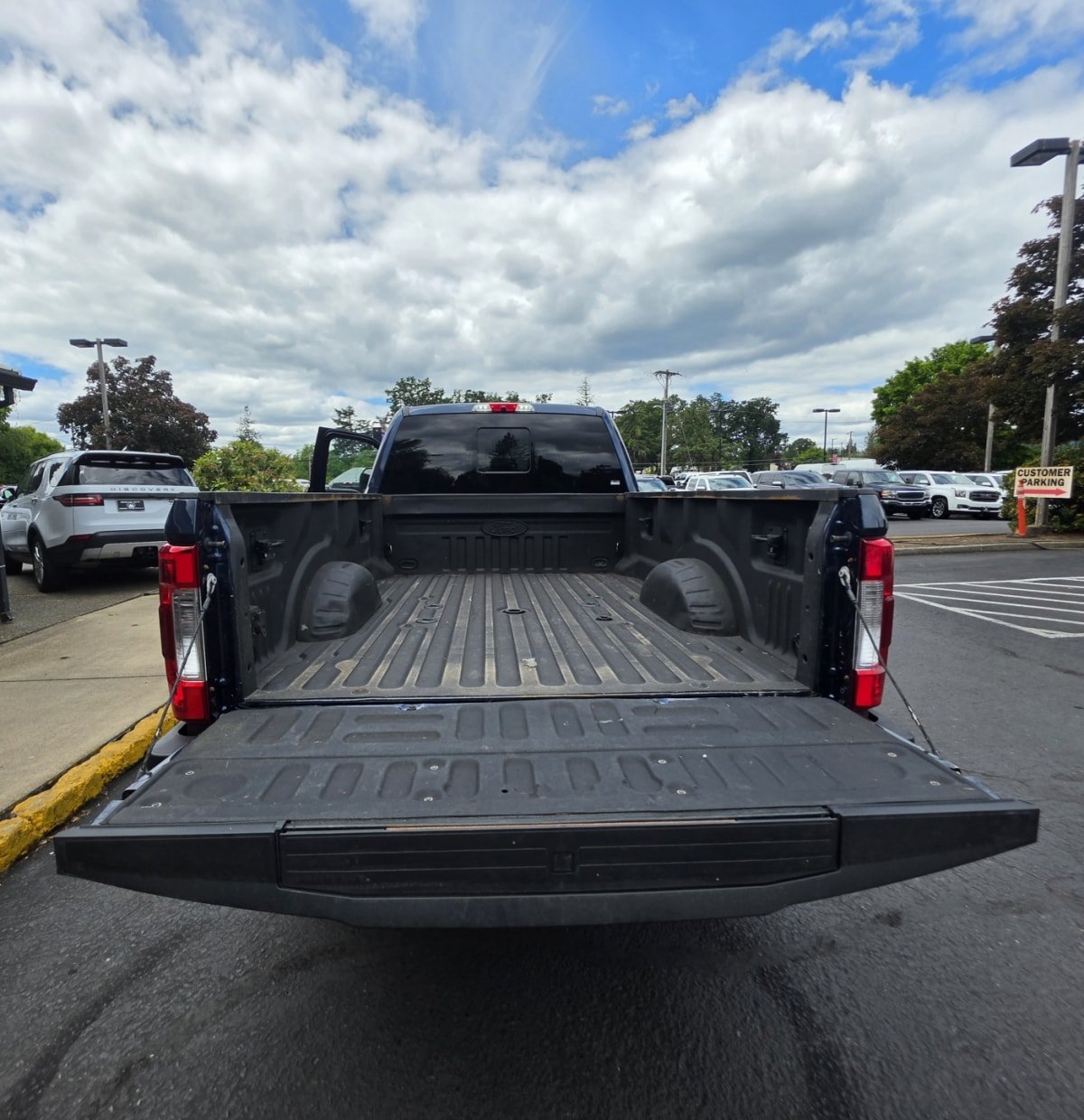 Used 2019 Ford F350 Lariat w/ Lariat Ultimate Package AWD/4WD image 9