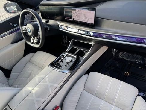 Used 2023 BMW 760i xDrive image 28