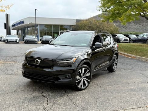 Used 2021 Volvo XC40 P8 Recharge w/ Advanced Package image 2