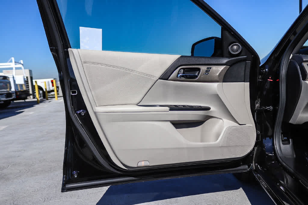 Used 2014 Honda Accord Plug-In Sedan image 21