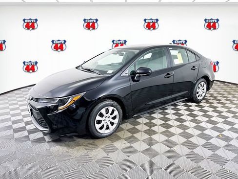 Certified 2025 Toyota Corolla LE FWD image 4