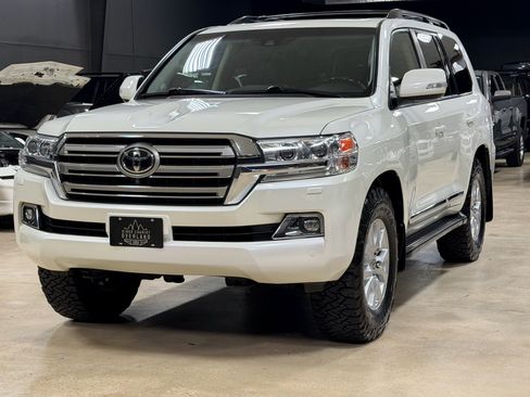 Used 2016 Toyota Land Cruiser AWD/4WD image 3