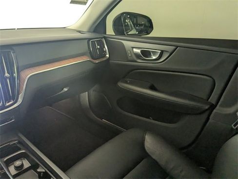 Used 2024 Volvo S60 B5 Plus image 19